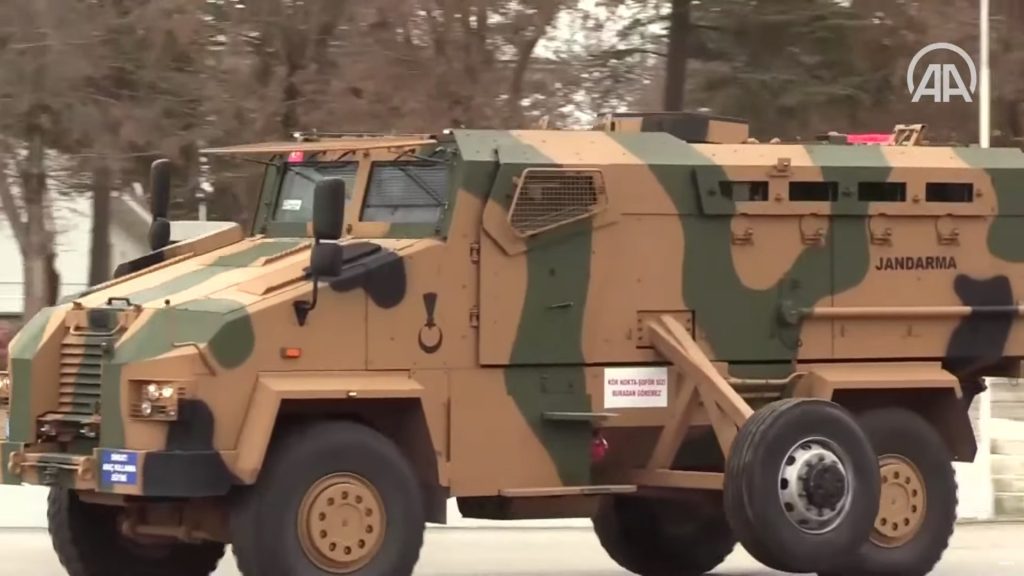 Με τις απαραίτητες… βοηθητικές ρόδες η εκπαίδευση των οδηγών της τουρκικής στρατοχωροφυλακής (βίντεο)