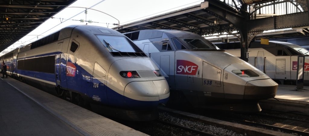 Γαλλία: Εξετάζει το ενδεχόμενο για «παύση» των δρομολογίων αεροπλάνων και τρένων προς την Βρετανία