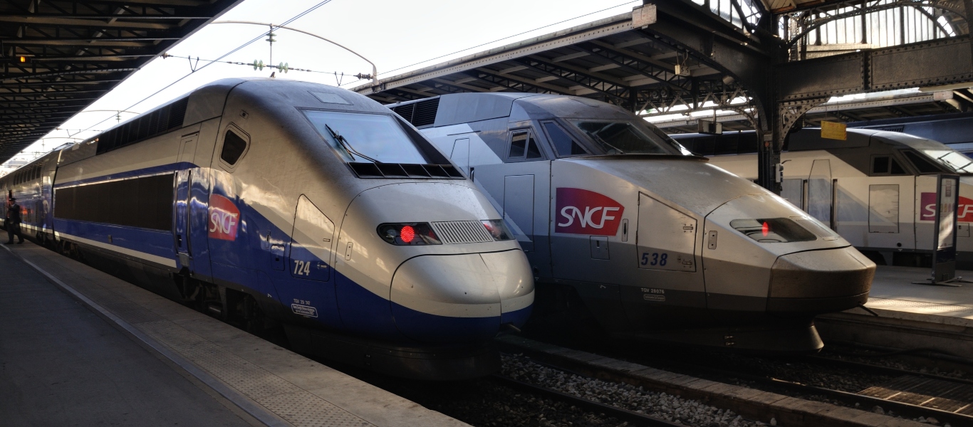 Γαλλία: Εξετάζει το ενδεχόμενο για «παύση» των δρομολογίων αεροπλάνων και τρένων προς την Βρετανία