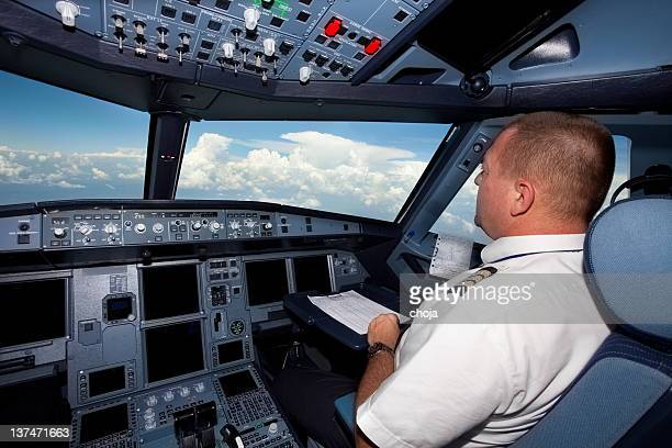 Πιλότος αεροσκάφους αερογραμμών εντοπίζει σφαιρικό αντικείμενο