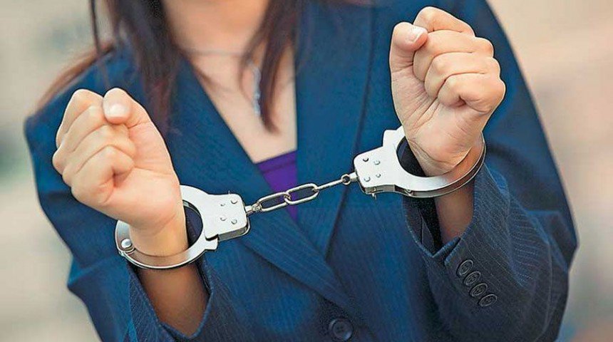 Συνελήφθη στην Κηφισιά γνωστή δικηγόρος για απόπειρα απάτης και πλαστογραφία