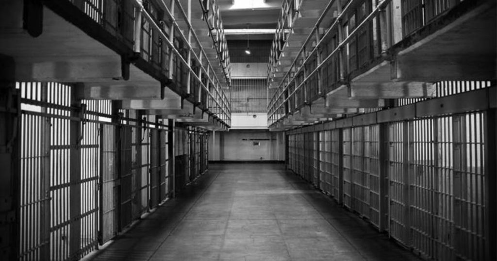 Μητέρα άφησε τον γιο της να πεθάνει από την πείνα και έμεινε στη φυλακή λιγότερο από 2 χρόνια (βίντεο)