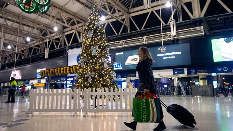 Ο Καναδάς αναστέλλει τις πτήσεις από το Ηνωμένο Βασίλειο μετά τον εντοπισμό μετάλλαξης του κορωνοϊού