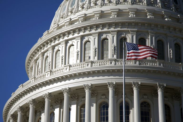 ΗΠΑ: Νέο πακέτο στήριξης της οικονομίας ύψους 900 δισ. δολαρίων συμφώνησαν στο Κογκρέσο