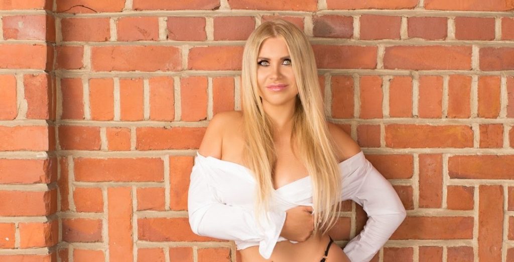 Johanna Kuvaja: Η «μπόμπα» δασκάλα μουσικής που θα σε κάνει να ξεκινήσεις τα… μαθήματα (φώτο)