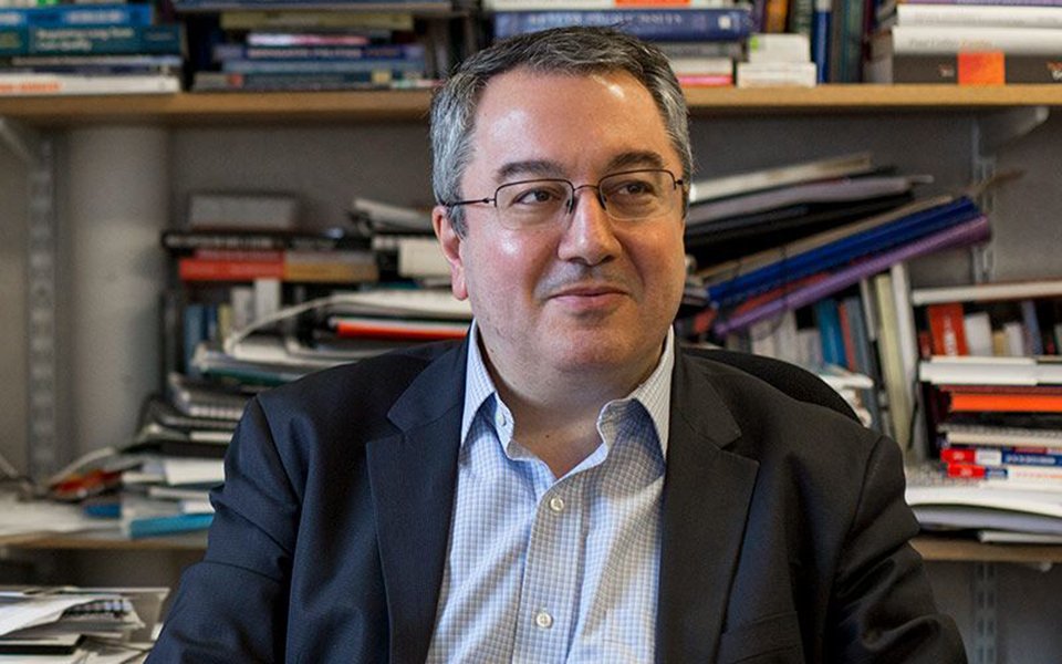 Η.Μόσιαλος: «Πιθανή συσχέτιση του νέου στελέχους του κορωνοϊού με τα παιδιά»