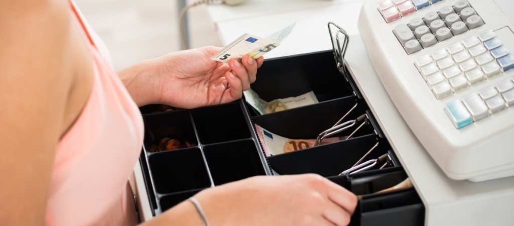 ΑΑΔΕ: Παράταση έως 31 Μαρτίου 2021 για την απόσυρση των ταμειακών μηχανών