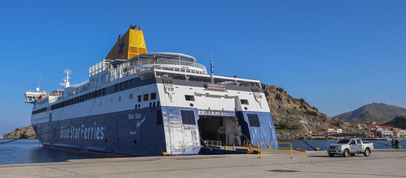 Επιβατηγό πλοίο προσέκρουσε στο λιμάνι της Κάσου – Κανένας τραυματίας