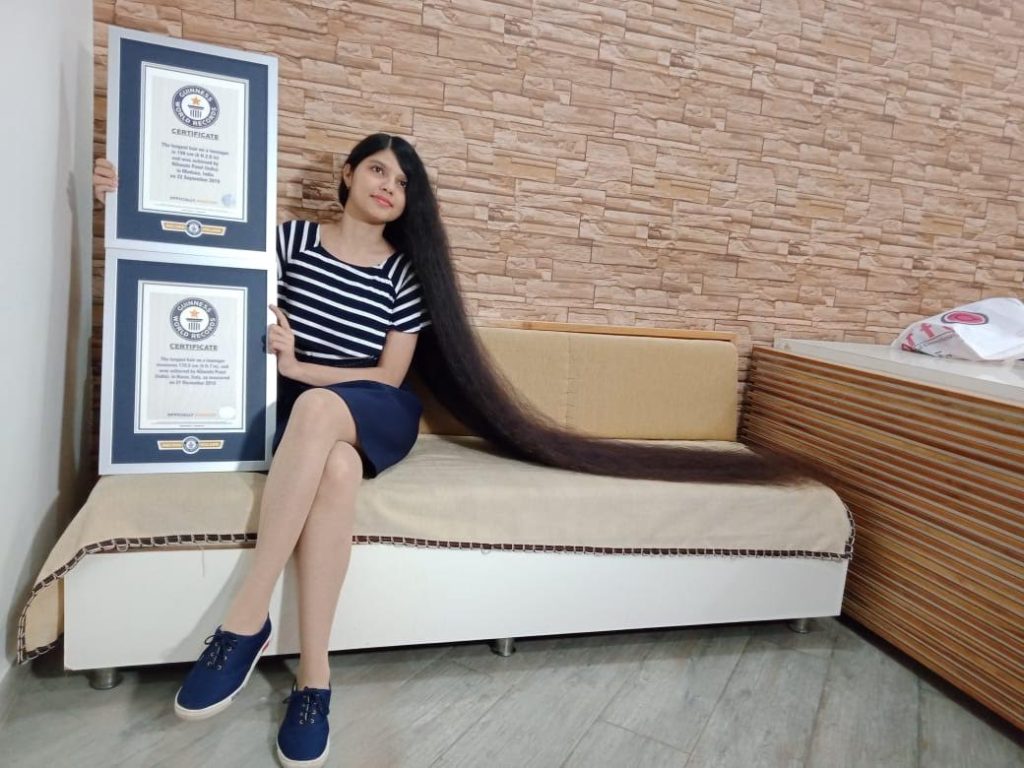 Nilanshi Patel: Η 16χρονη με τα πιο μακριά μαλλιά στον πλανήτη –  Έχει να κουρευτεί δέκα χρόνια (φωτό)