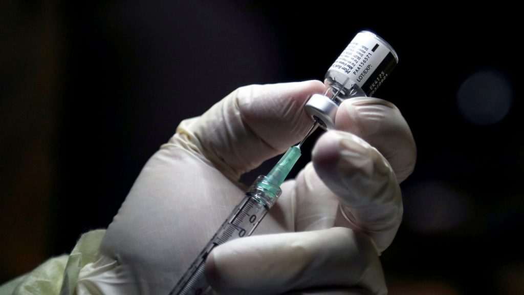Αυτά είναι τα συστατικά του εμβολίου της Pfizer – Τι είναι τα νανοσωματίδια της πολυαιθυλενογλυκόλης