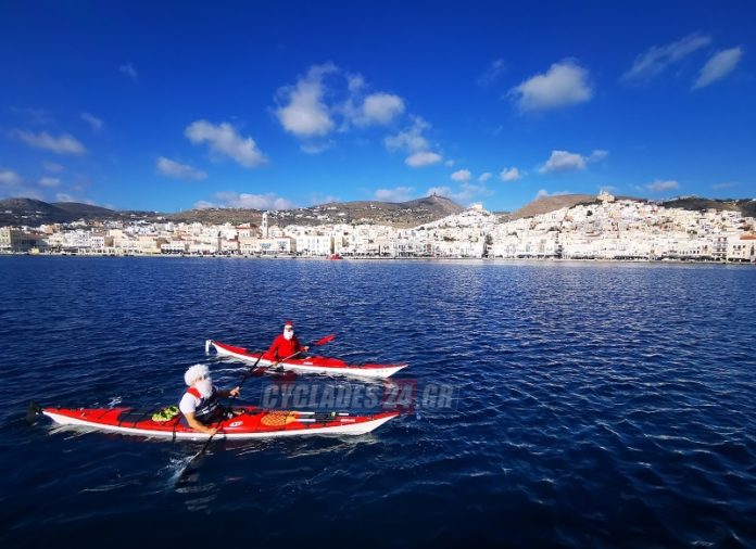 Σύρος: Ο Άγιος Βασίλης έφτασε με… κανό καγιάκ (φώτο-βίντεο)
