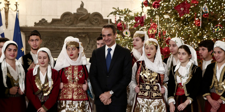 Διαδικτυακά τα κάλαντα σε Κυριάκο Μητσοτάκη, Αλέξη Τσίπρα και Φώφη Γεννηματά – Ποιοι θα τους «τα πουν»;