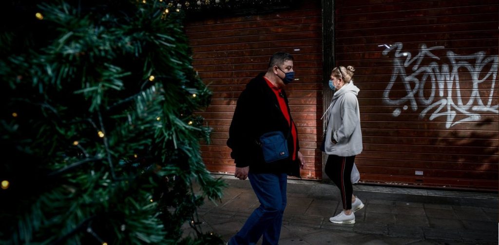 Lockdown: Όλα τα μέτρα για τα Χριστούγεννα