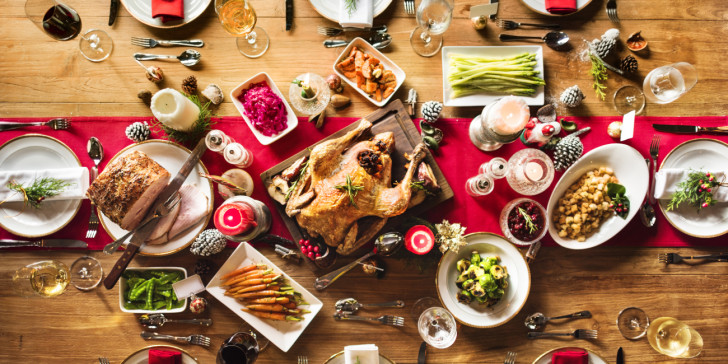 Πώς τα Χριστούγεννα επηρεάζουν την… χολή – Τι ισχύει με τα εορταστικά γεύματα