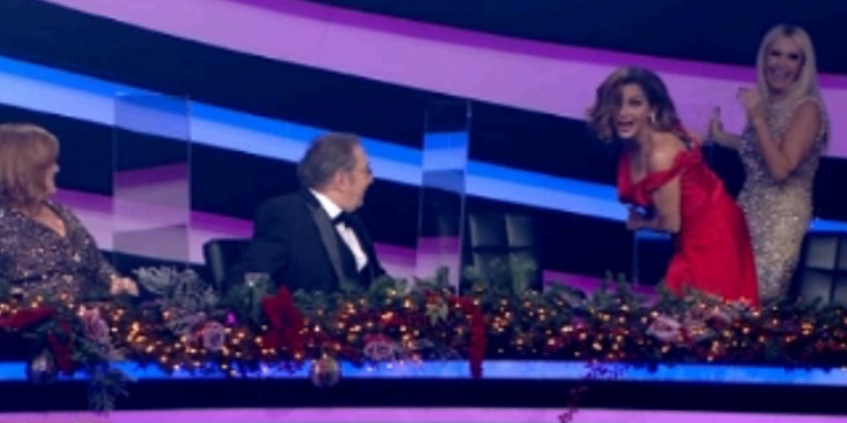 J2US: Βανδή και Μπακοδήμου χόρευαν και έριξαν το πλέξιγκλας (βίντεο)