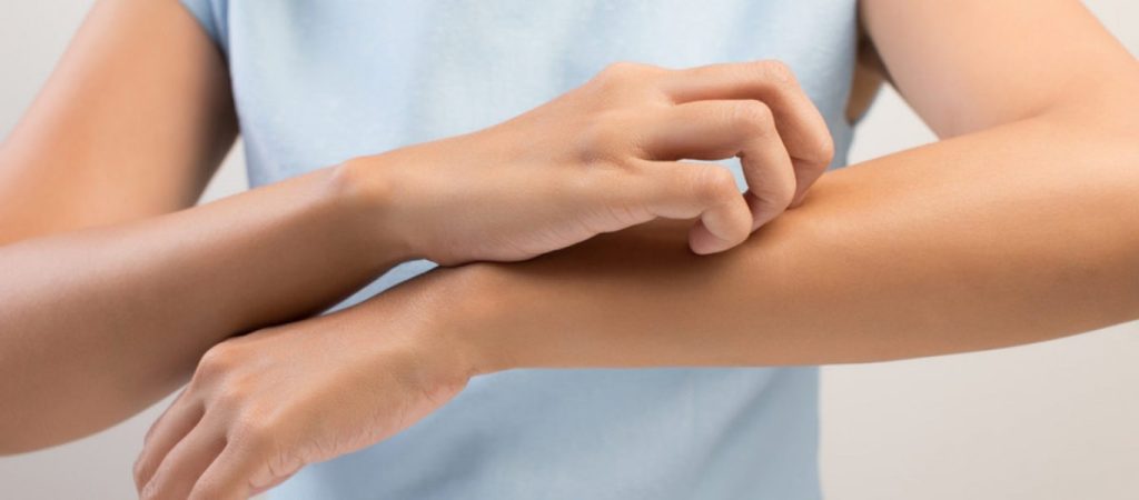 Φαγούρα στο δέρμα: Τα προβλήματα υγείας που την προκαλούν