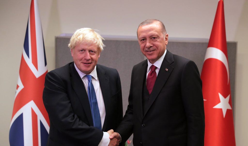Βρετανία: Υπογράφει την Τρίτη με την Τουρκία συμφωνία ελευθέρου εμπορίου