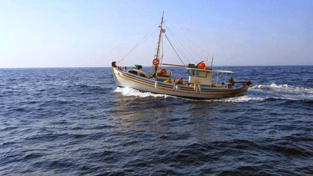 Αλβανικά ΜΜΕ: Η Ελλάδα  δεν έχασε  χρόνο – Ελληνικό αλιευτικό σκάφος  στα 12 ν.μ.