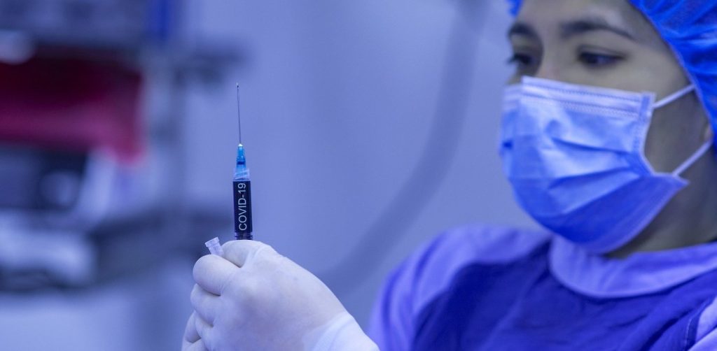 Σ.Κυριακίδου – Κομισιόν: «Γυρίζουμε σελίδα στην πανδημία με την έναρξη των εμβολιασμών»