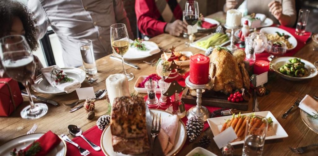 Εορταστικό τραπέζι: Δείτε τι πρέπει να φάτε για να «ρίξετε» την χοληστερίνη