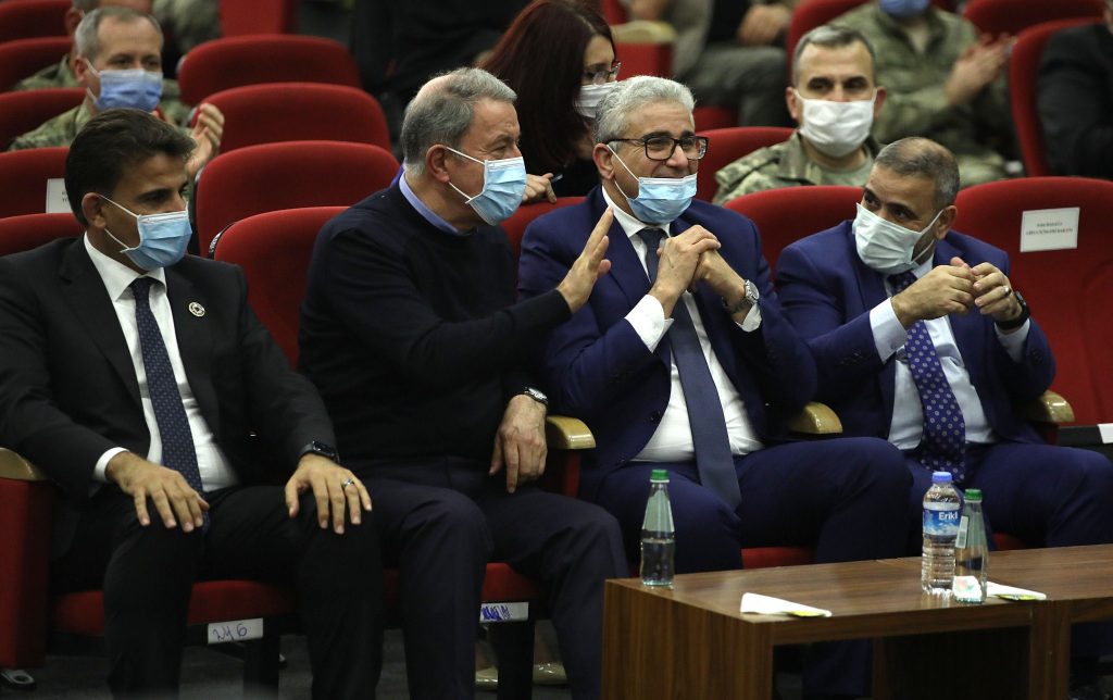 Προσωπική επίθεση Χ.Ακάρ σε Χ.Χαφτάρ: «Δεν γίνεσαι στρατάρχης με το να αγοράσεις  μια στολή»