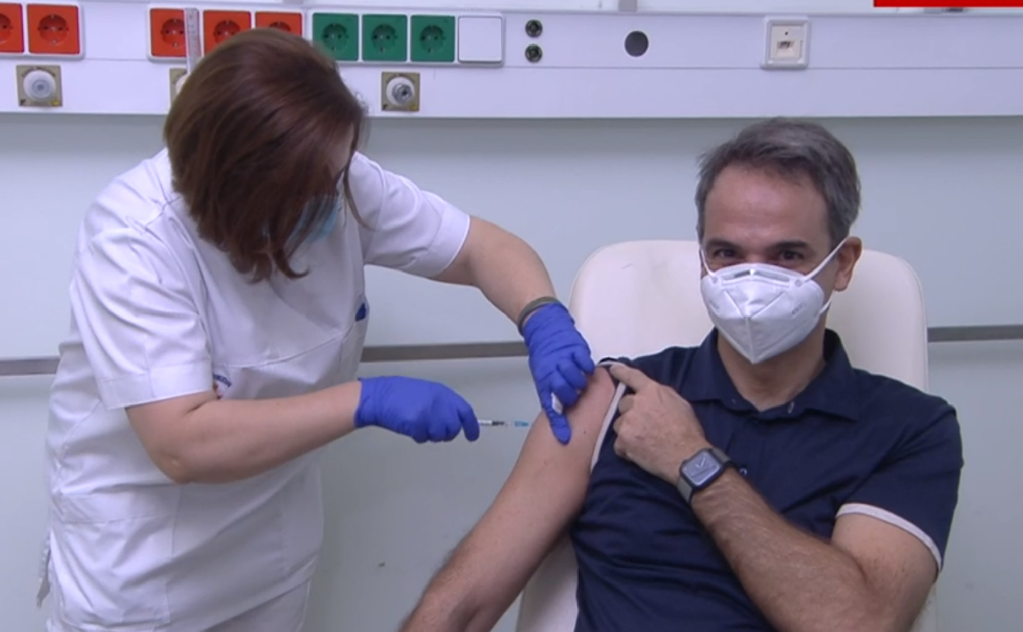 Εμβολιασμός-show – Εμβολιάστηκαν η ΠτΔ και ο Κ.Μητσοτάκης με το εμβόλιο της Pfizer, λένε…