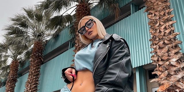 Η Ιωάννα Τούνη μας εύχεται για τις εορτές δείχνοντας μας… το εσώρουχο της! (φώτο)