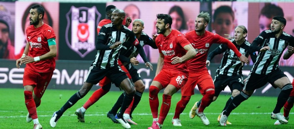 Τούρκος ποδοσφαιριστής έδειξε ριπλέι μέσω κινητού στον διαιτητή και αποβλήθηκε (βίντεο)