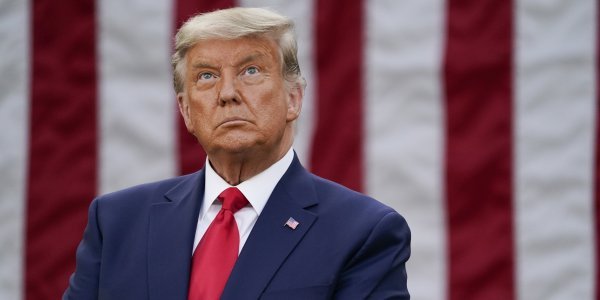 ΗΠΑ: Το πακέτο στήριξης των 900 δισ. δολαρίων για την πανδημία υπέγραψε ο Ν.Τραμπ