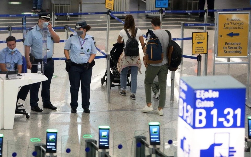 Επιβάτες καταγγέλλουν πως δεν τους έγινε κανένα τεστ στο «Ελ.Βενιζέλος»