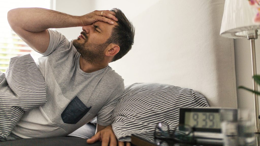 Hangover: Αυτοί είναι οι 4 επιστημονικά αποδεδειγμένοι τρόποι αντιμετώπισης
