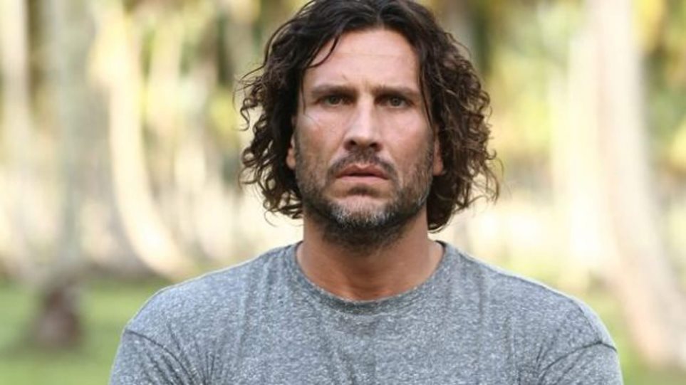 Κ.Κοκκινάκης: «Oι δημοσιογράφοι είστε υπέρ του εμβολίου – Όλος ο υπόλοιπος κόσμος είναι ηλίθιος;» (βίντεο)