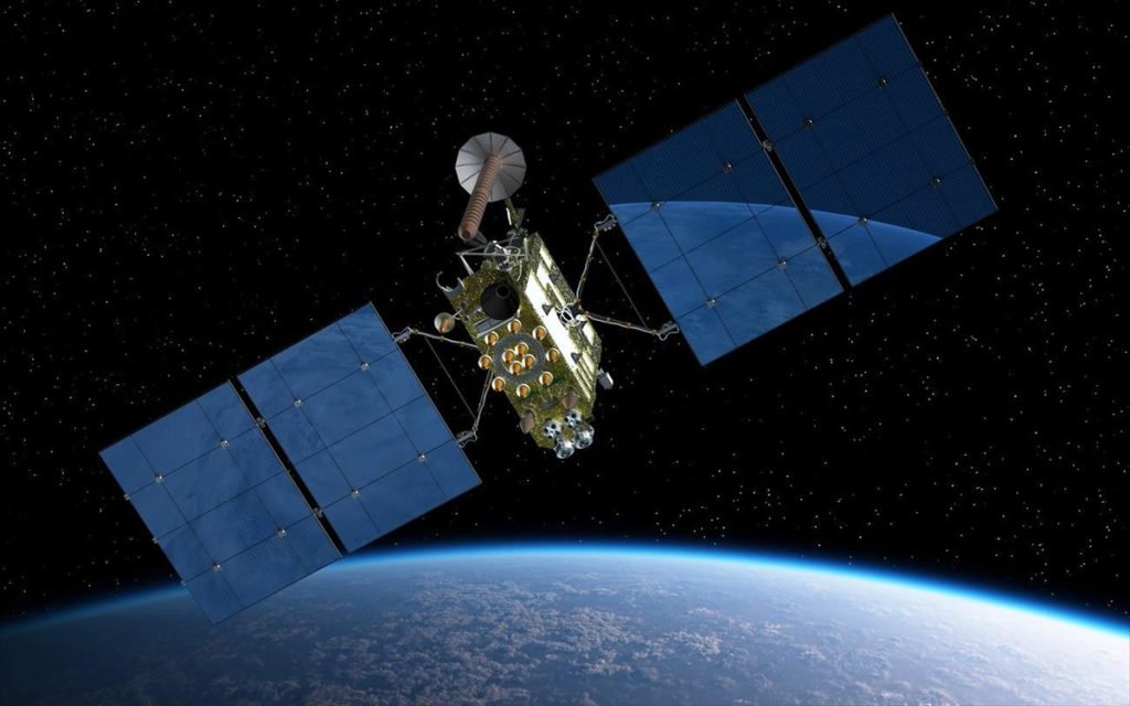 Ξεχάστε τους παλιούς δορυφόρους – Η Ιαπωνία ετοιμάζει… ξύλινους για να αντιμετωπιστούν τα «διαστημικά σκουπίδια»