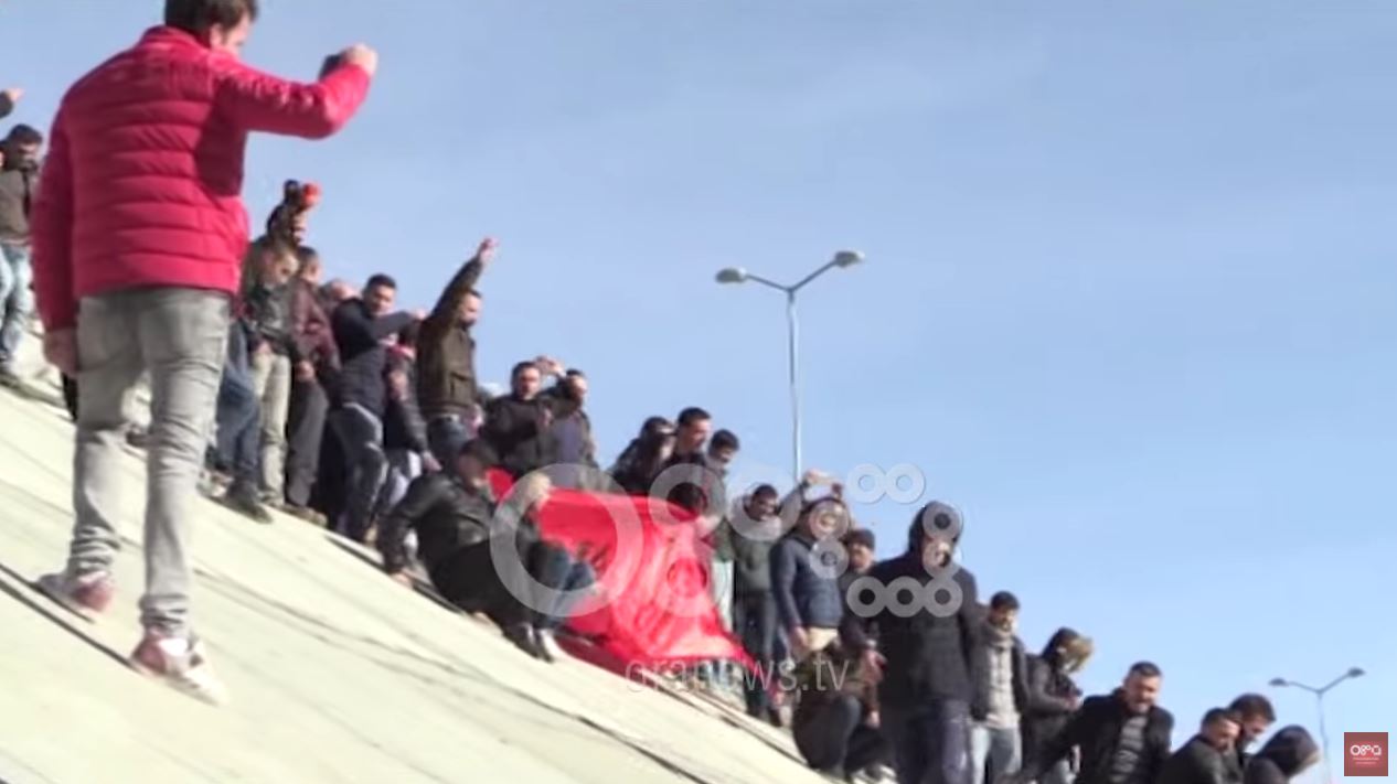 Τίρανα: Καταδικάστηκε Αλβανός γιατί ξήλωσε την τουρκική σημαία