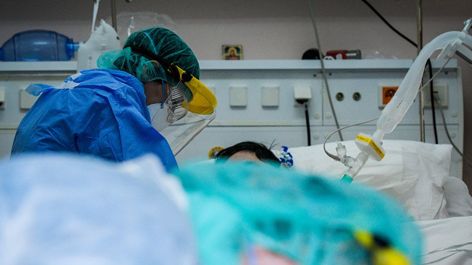 Το 1/3 των κρουσμάτων στην Αττική – Πόσοι παραμένουν διασωληνωμένοι