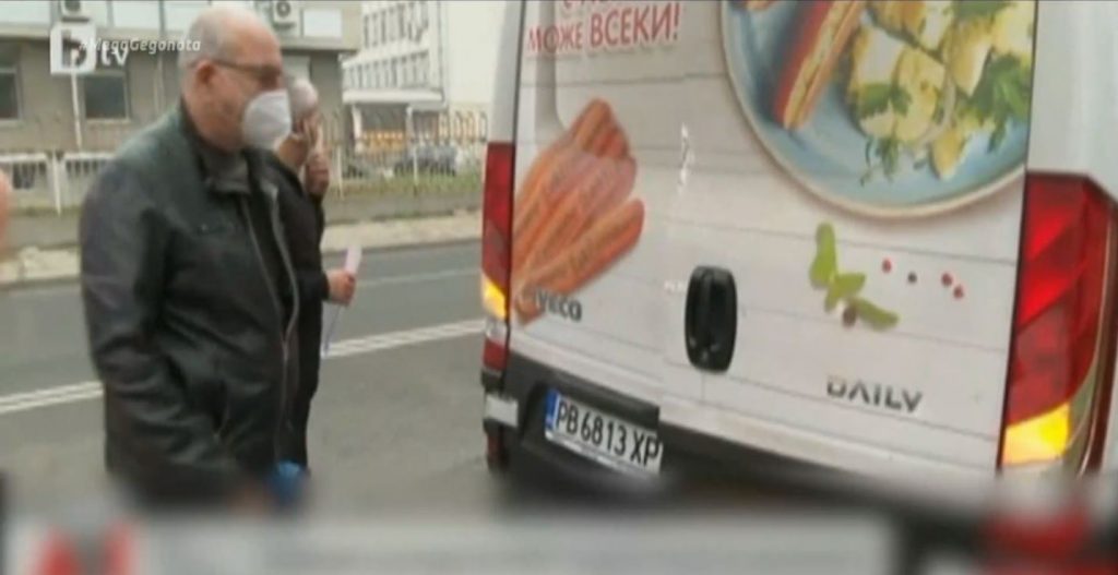 Βουλγαρία: «Χαμός» με την μεταφορά των εμβολίων σε φορτηγά… για λουκάνικα! (φωτο)
