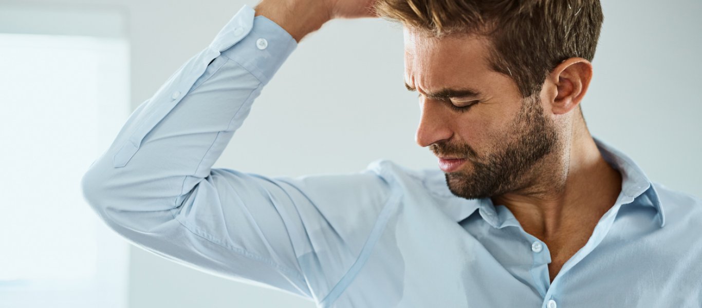 Θα σας «σώσει»: Το μυστικό για να μην μυρίζουν οι μασχάλες σας από τον ιδρώτα