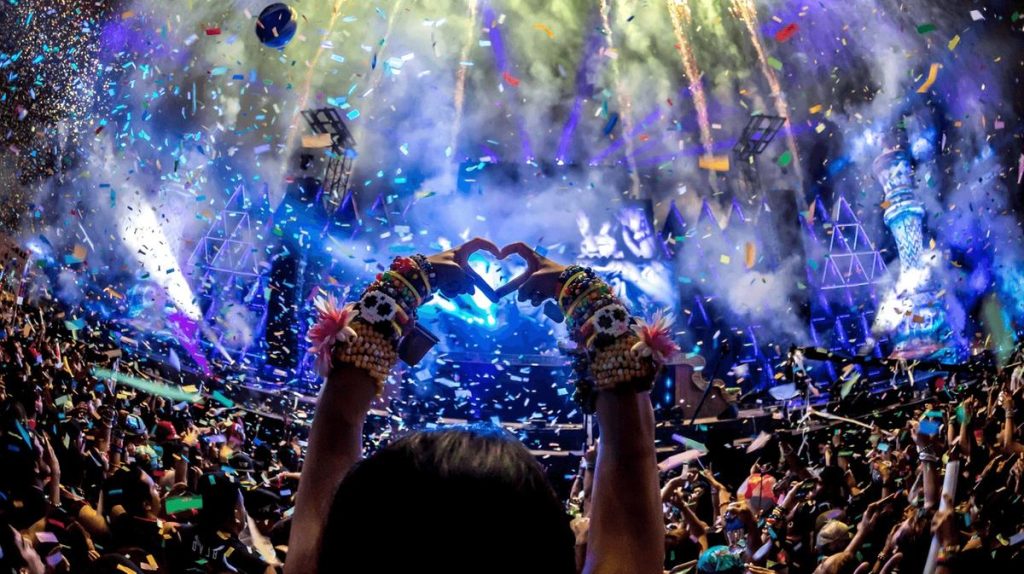 Αστυνομικοί πήγαν να διαλύσουν ρέιβ πάρτι στην Γαλλία – Τρείς τραυματίες