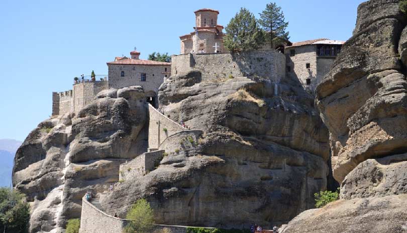 Ο Άγιος Γεώργιος (ή Ζώρζης ή Γκιουρτζής) – Ομολόγησε την πίστη και τον κρέμασαν οι Τούρκοι