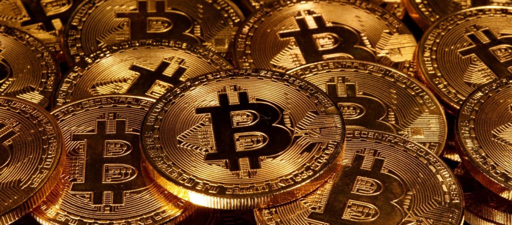 Στα «ύψη» εκτοξεύθηκε το Bitcoin – Πάνω από 30.000 δολάρια η αξία του