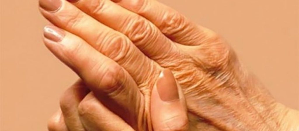 Η θαυματουργή συνταγή με ζελατίνη που καταπολεμά τον πόνο στις αρθρώσεις