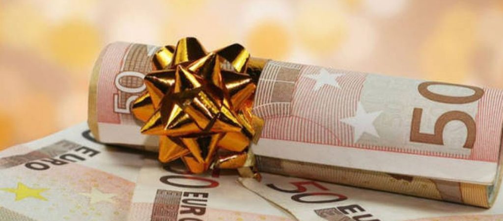 Αδιανόητο: Εργοδότης ζήτησε να του επιστρέψουν το δώρο Χριστουγέννων… στο καζανάκι