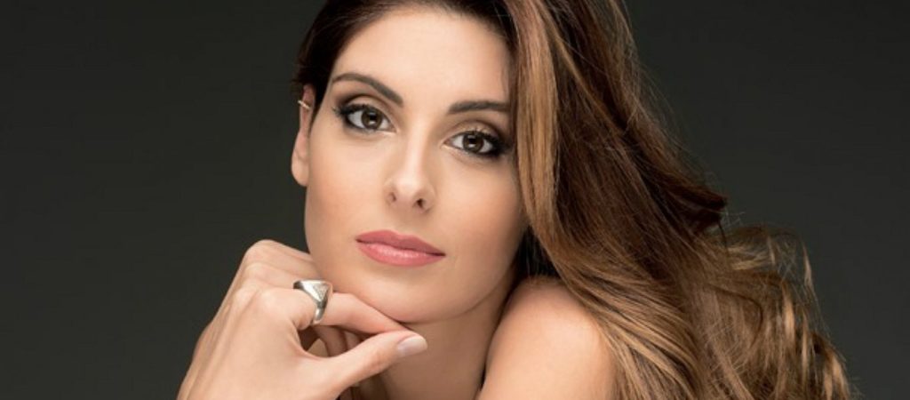 Ανθή Σαλαγκούδη: Η εντυπωσιακή δημοσιογράφος που μπήκε στο Survivor (φωτό)