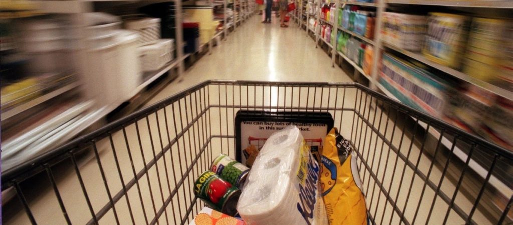 Αστυνομικός στις ΗΠΑ κλήθηκε για να συλλάβει οικογένεια και της αγόρασε τρόφιμα