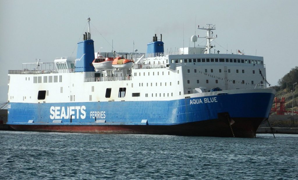 Αναχώρησε για το λιμάνι του Λαυρίου το πλοίο «Aqua Blue» που υπέστη μηχανική βλάβη