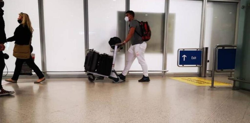 Κορωνοϊός: Τέσσερα κρούσματα στους «προνομιούχους» που ταξίδεψαν στο Ντουμπάι