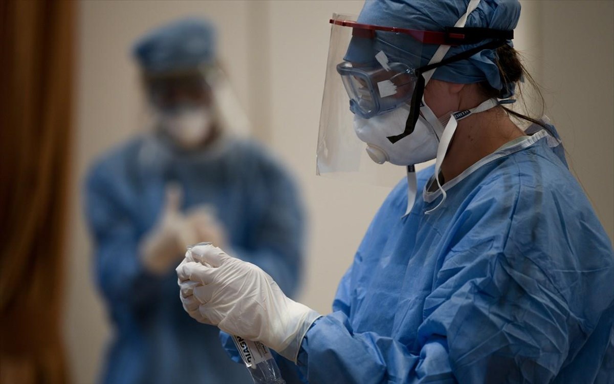 Καθηγητής Π.Βλαχογιαννόπουλος κατά επιτροπής λοιμωξιολόγων: «Ή να χαράξουν στρατηγική ή να παραιτηθούν όλοι τους»