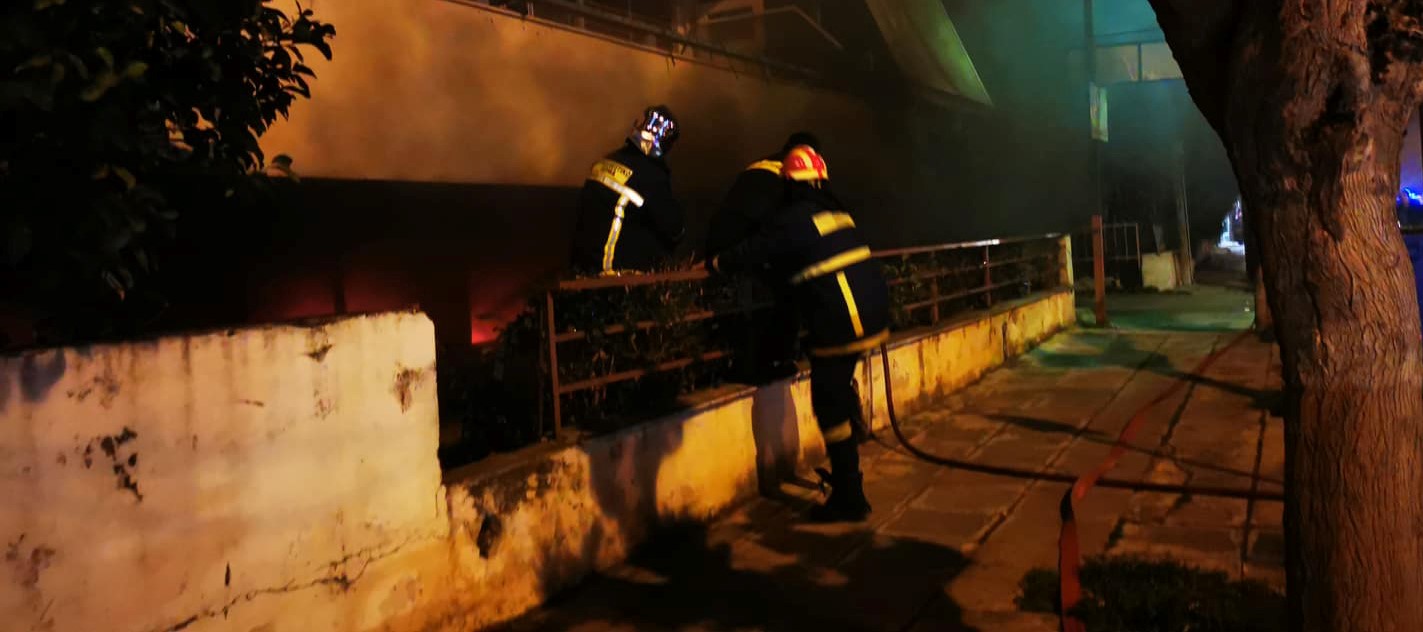 Ναύπλιο: Φωτιά σε υπόγειο γκαράζ πολυκατοικίας (βίντεο)