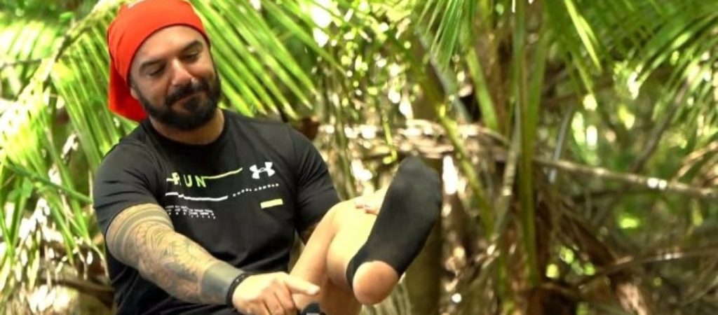 Σκηνές απείρου κάλους στο Survivor με την τρύπια κάλτσα του Τριαντάφυλλου – Επικές ατάκες στο Twitter