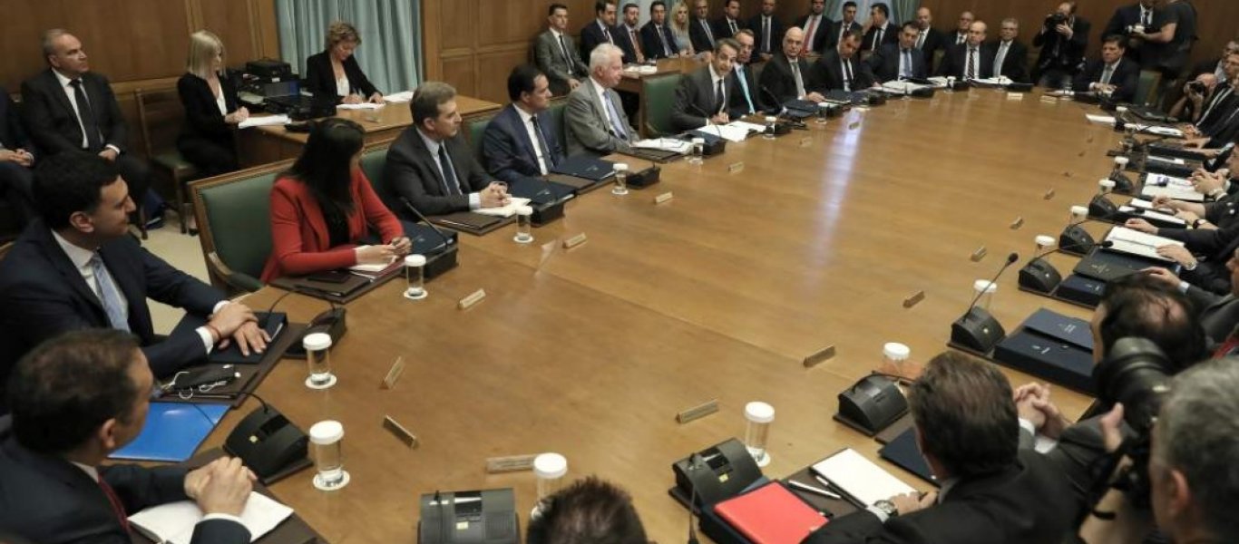 Στις 12:00 ανακοινώνεται ο ανασχηματισμός: Οι τελευταίες πληροφορίες – Ποιοι μένουν ποιοι φεύγουν (upd)